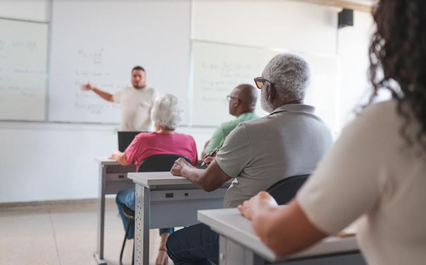 Sesc Amazonas abre inscrições para 100 vagas gratuitas na EJA