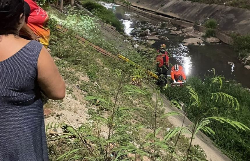Homem é espancado e jogado em rip-rap de Manaus