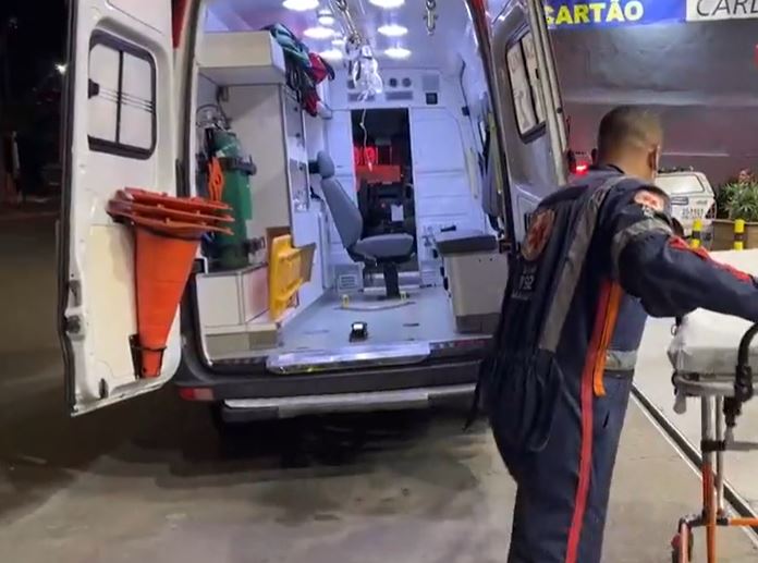 População se revolta e espanca suspeito de assalto em Manaus