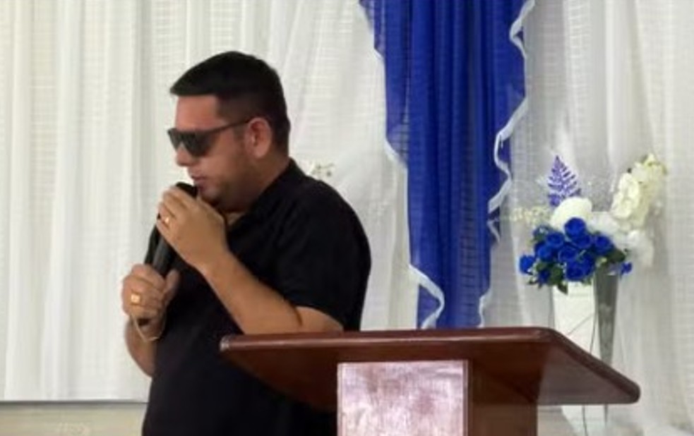 "Te amarei para sempre": pai se despede de jovem morta em naufrágio