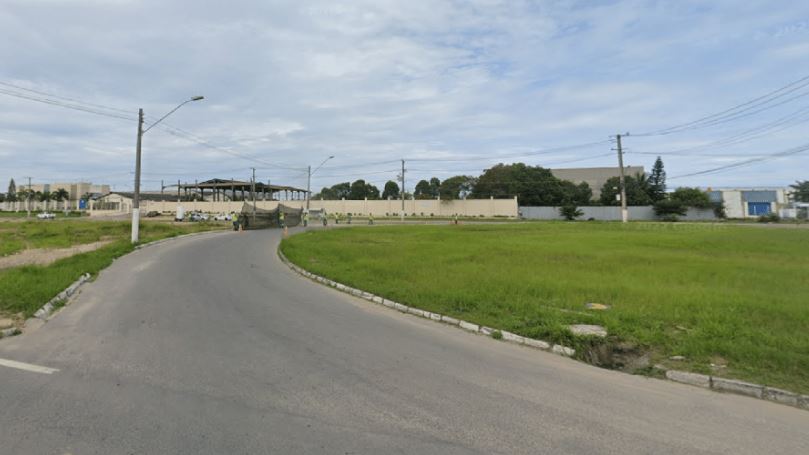 Motociclista morre após ser arrastado por carreta por mais de 100 metros