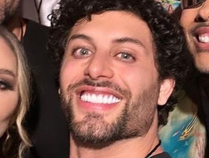 Ex de Madonna, Jesus Luz, fica em área para família e amigos em show