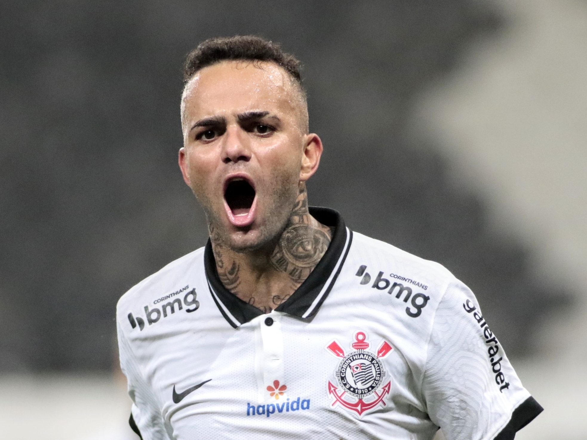 Torcedores invadem motel e agridem Luan, do Corinthians