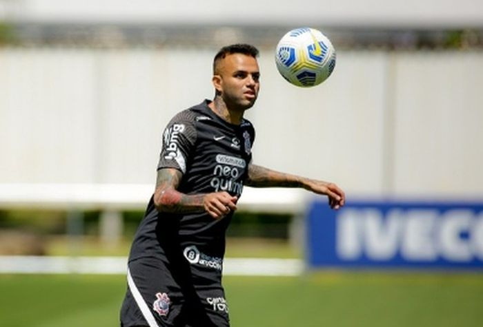 Luan desembarca em Porto Alegre e recebe apoio da torcida do Grêmio