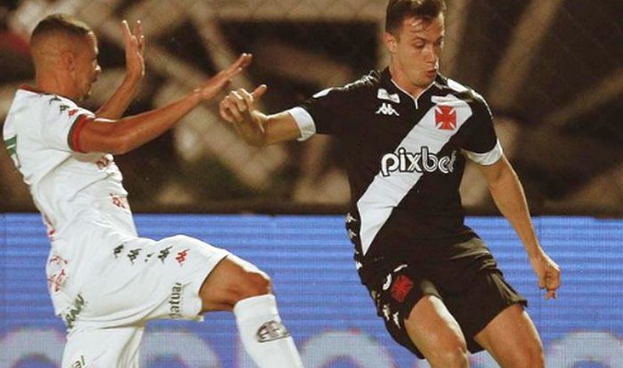 Lucas Piton, lateral do Vasco, é pré-convocado pela seleção italiana