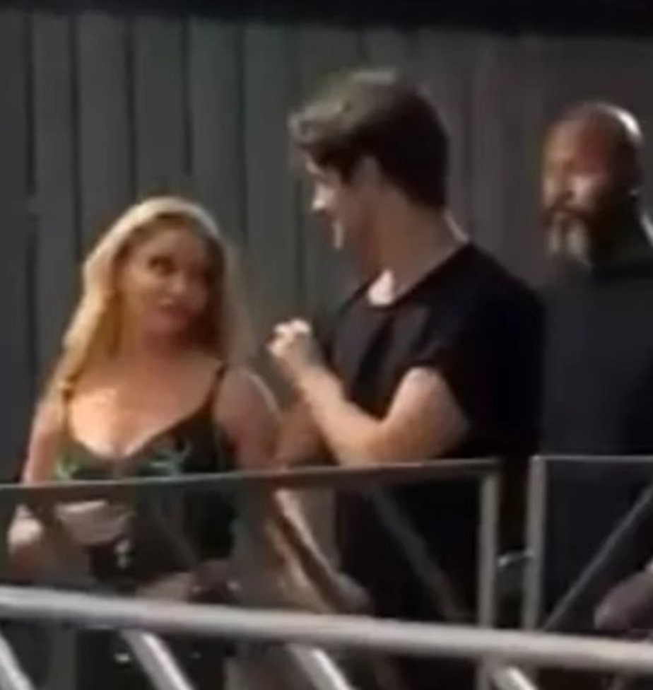 Luísa Sonza é flagrada pela 1ª vez com novo affair médico português