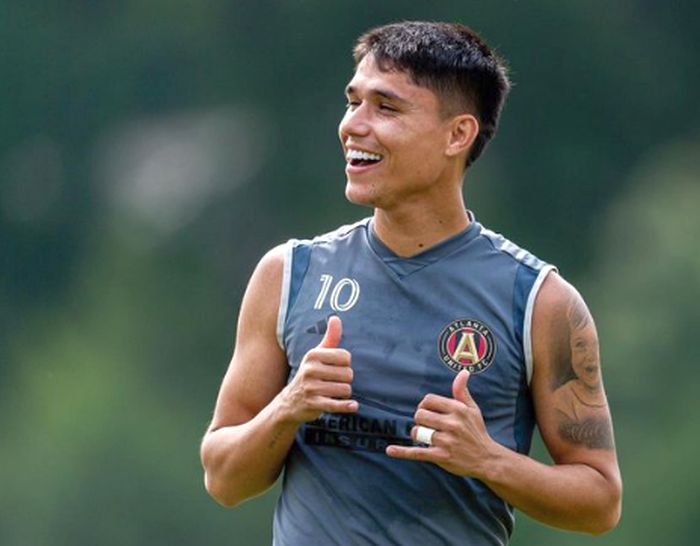 Luiz Araújo estreia no Flamengo com gás na reta final e quase assistência