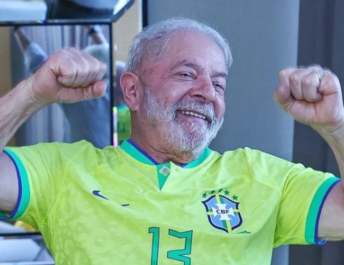 Lula deseja boa sorte a Macron e Fernandez para final França x Argentina