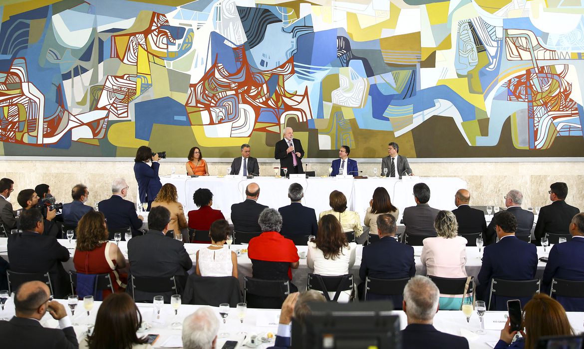 Reajuste de bolsas de pesquisa deve ser anunciado até fim do mês