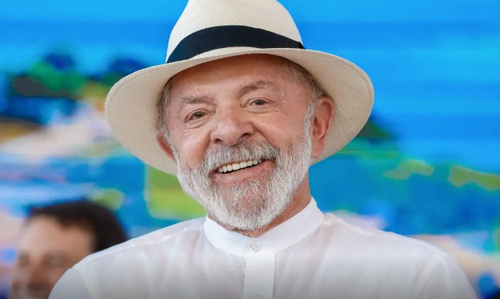 Lula é operado de catarata e deve retomar agenda na próxima semana