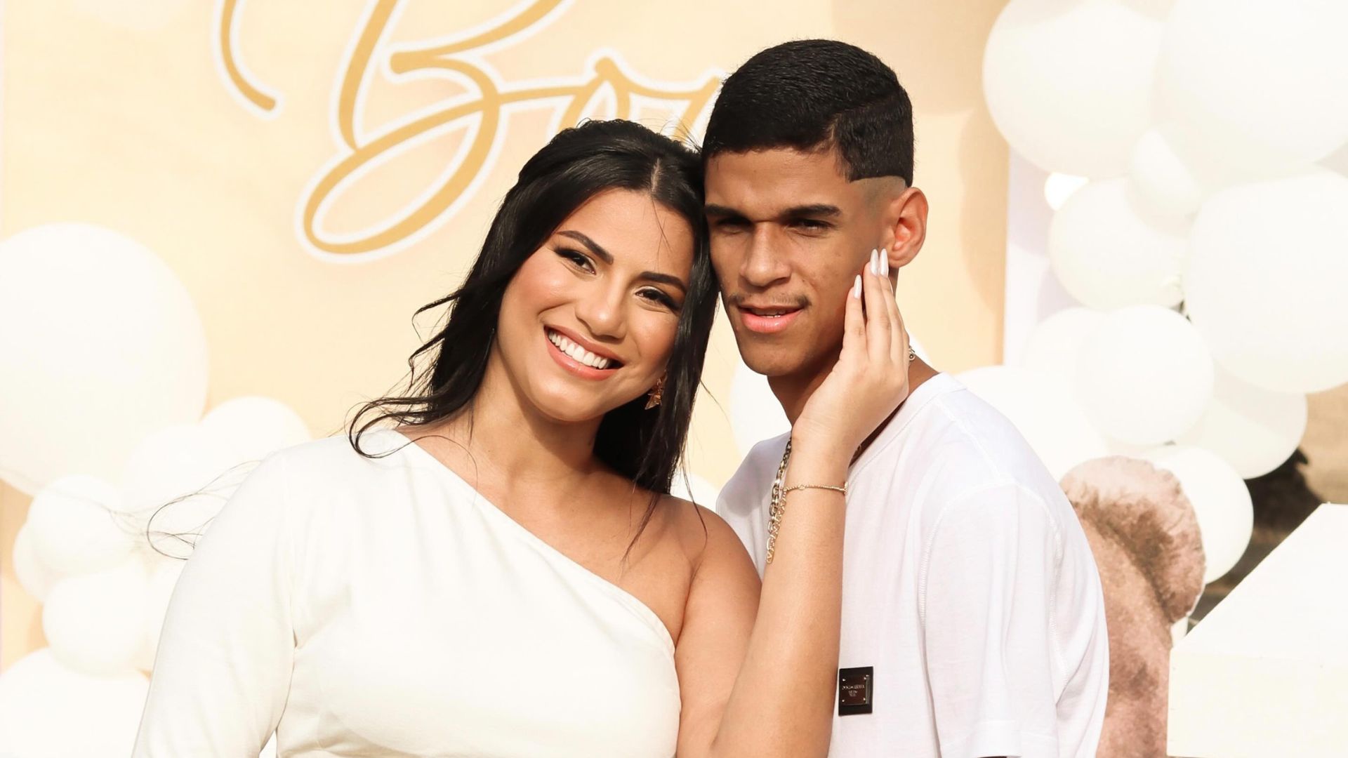 Crise? Luva de Pedreiro e namorada grávida deixam de se seguir 