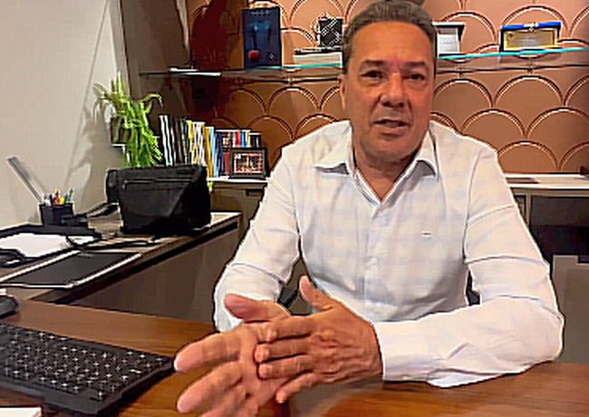 Corinthians: Luxa foge de questões, se irrita com repórter e nega problemas