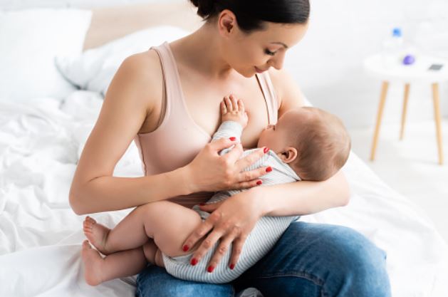 Amamentação ajuda a prevenir câncer de mama e outras doenças