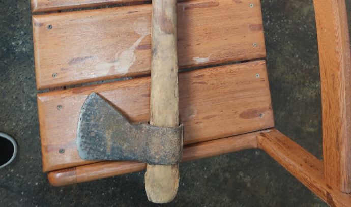 Homem leva machadada do filho no Dia dos Pais no Amazonas