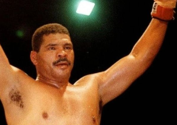Série relata carreira de Maguila e detalha nocaute para Holyfield