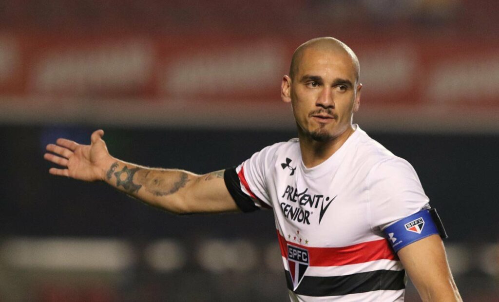 Flamengo negocia contratação do zagueiro Maicon