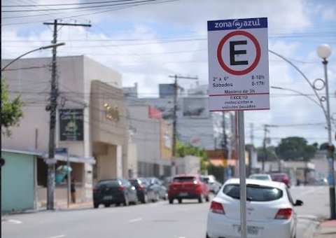 Zona Azul orienta usuários para uso de novo aplicativo em Manaus