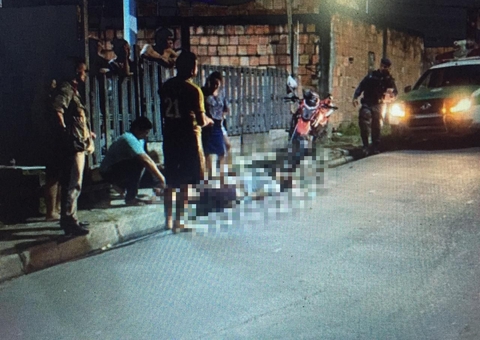 Motociclista é arremessado após colidir contra carro em avenida de Manaus