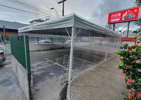 Tendas montadas em hospitais de Manaus estão sem funcionamento