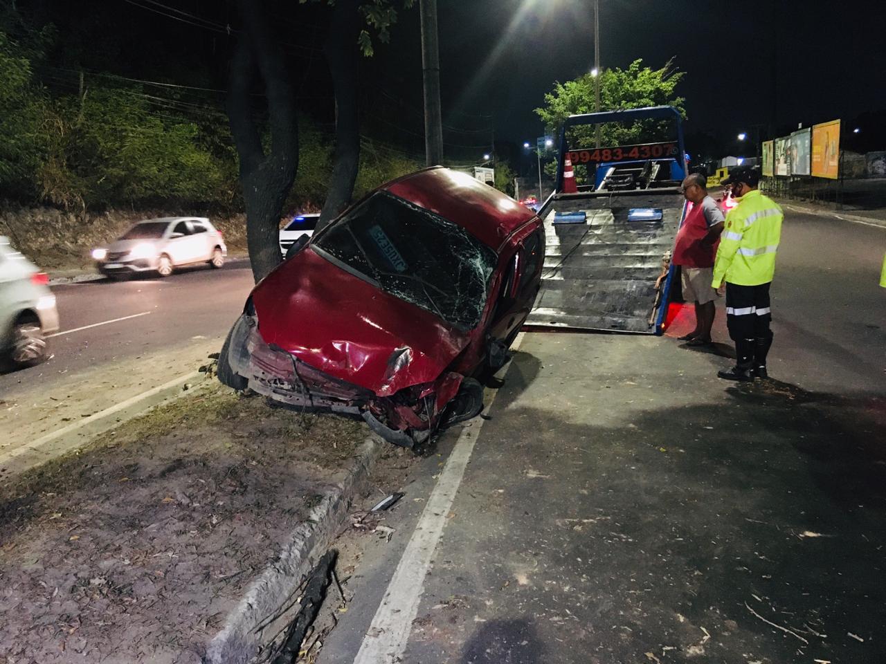 Motorista fica ferido após acidente de trânsito em avenida de Manaus