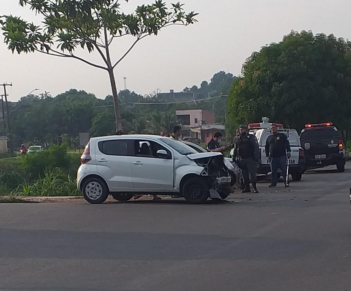Adolescente é arremessada em igarapé durante acidente em Manaus