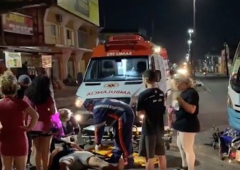 Motociclista fica ferido ao colidir contra micro-ônibus em Manaus