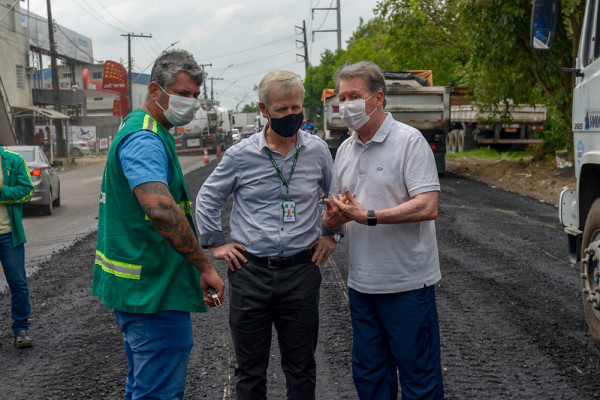 Prefeito de Manaus vistoria obras de recuperação no Distrito Industrial