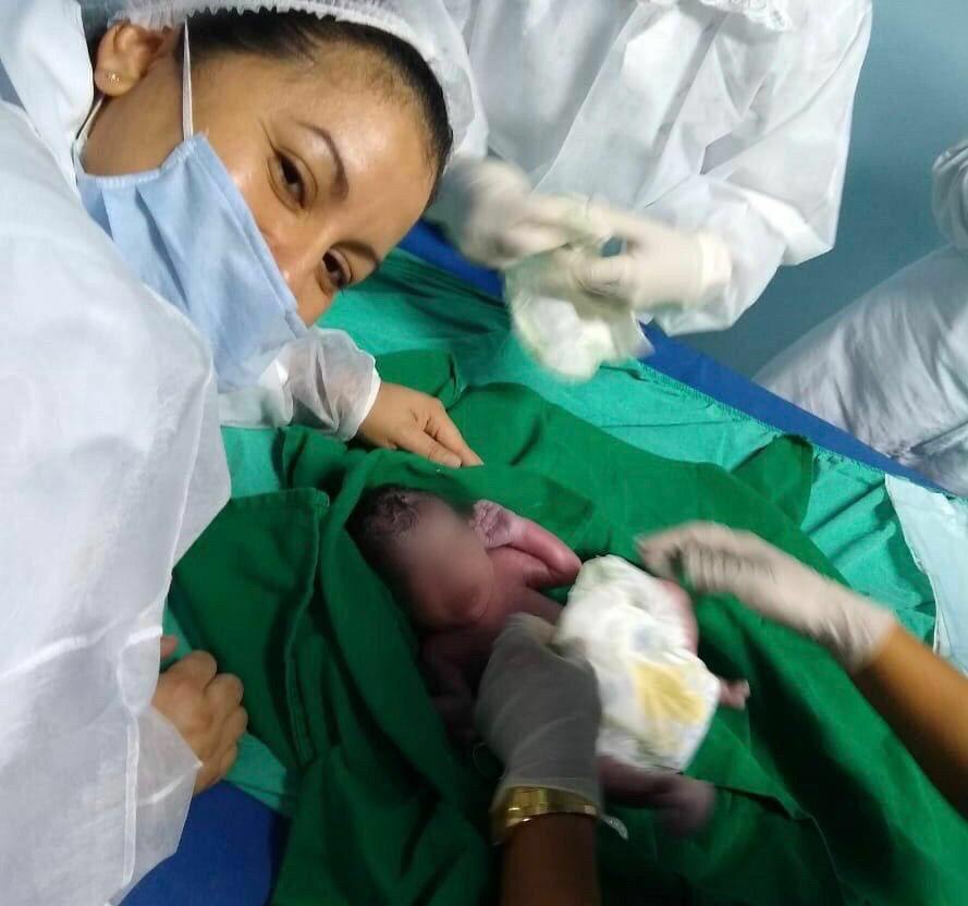 Jovem vai à UPA com dores na barriga e descobre que estava dando à luz