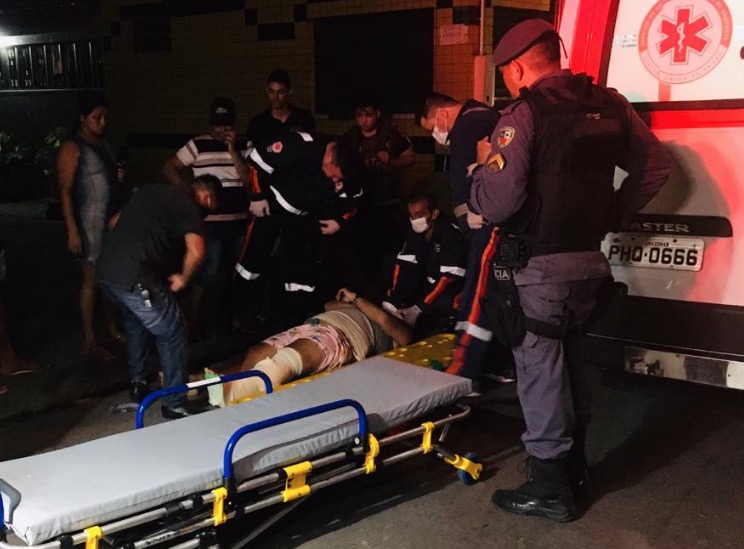 Motorista foge sem prestar socorro para casal arremessado em rua de Manaus