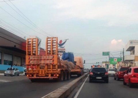 Caminhão é flagrado andando na contramão am avenida do Parque 10