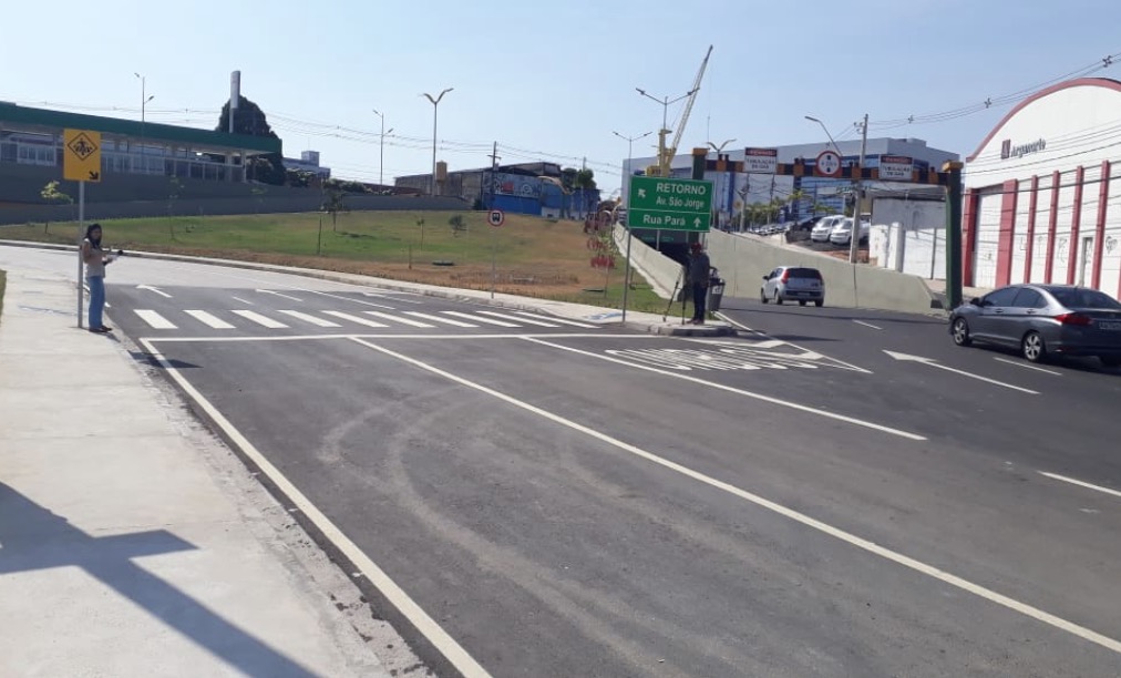 Reparos são iniciados em limitador do complexo da avenida Constantino Nery