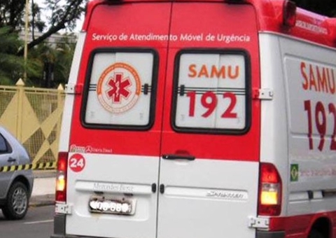 Jovem morre ao ser arremessado de moto ao colidir com ônibus em Manaus