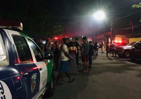 Após perderem tudo em incêndio em Manaus, moradores pedem doações