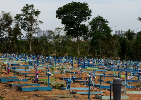 Cresce número de enterros por coronavírus em cemitérios de Manaus