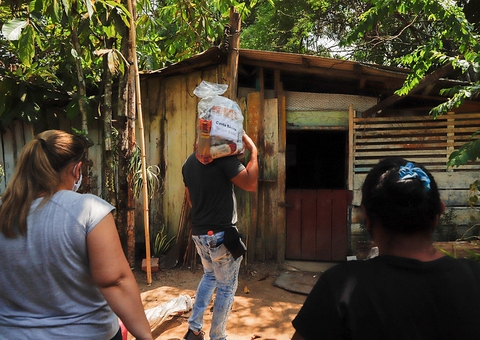 Área ribeirinha de Manaus recebe entrega de cestas básicas