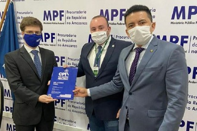 Procurador-chefe do MPF recebe relatório da CPI da Saúde no Amazonas