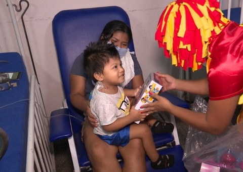 Dia da Criança: Voluntários entregam brinquedos em hospitais de Manaus