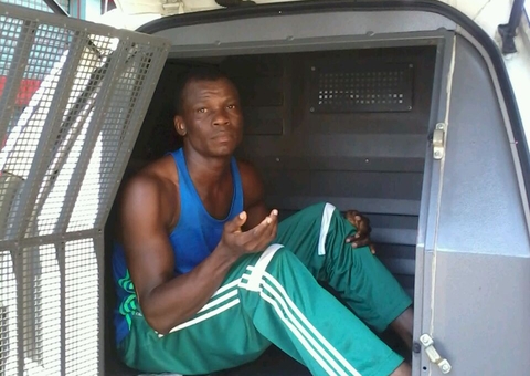 Haitiano é preso por suspeita de aliciamento de menor