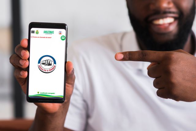 'Aviso Polícia' leva a mais de 300 abordagens a ônibus em Manaus