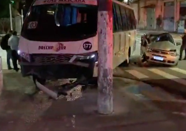 Grave acidente de trânsito deixa 3 pessoas feridas em avenida de Manaus