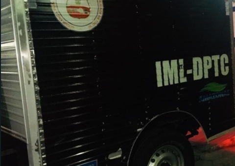 Mototaxista morre após bater em carro em avenida de Manaus