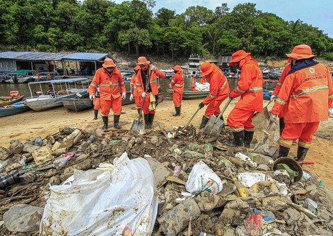 Limpeza da orla e de igarapés continua a ser feita em Manaus