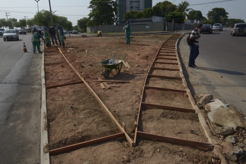 Ações de paisagismo e urbanismo iniciam em 30 pontos de Manaus