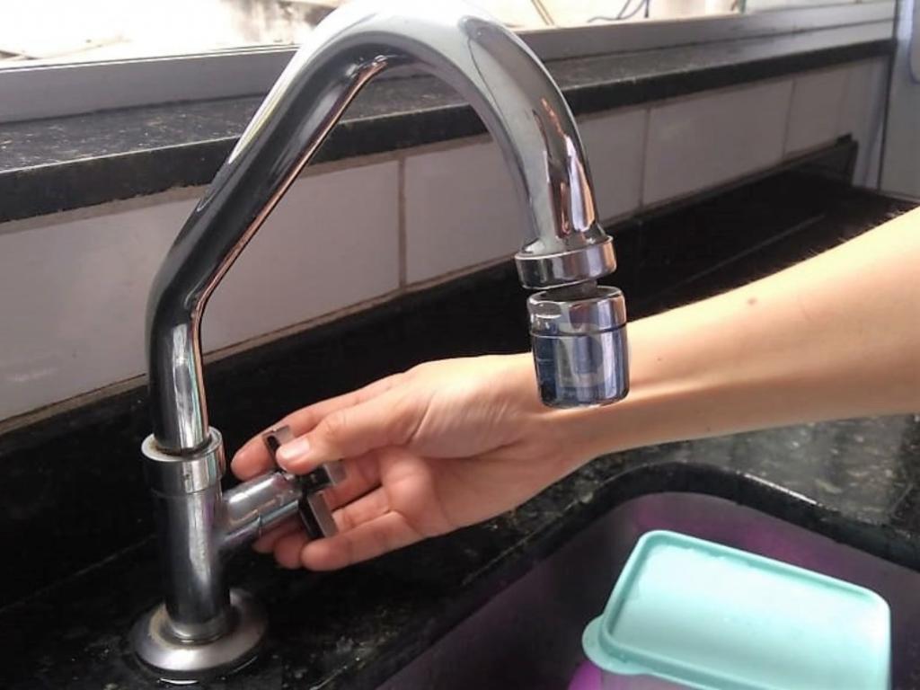 Moradores são pegos de surpresa por falta de água em Manaus