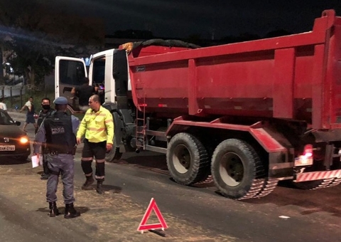 Mulher é ferida em acidente que parou avenida movimentada em Manaus