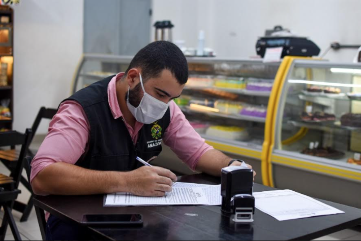 Cerca de 70 kg de alimentos são apreendidos em mercado de Manaus