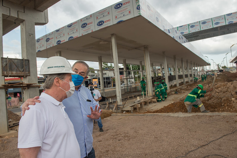 Estações de passageiros serão entregues em novembro, diz prefeito
