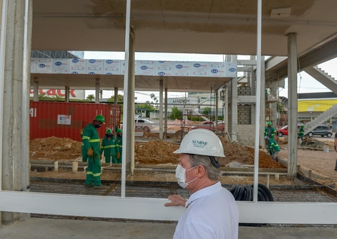 Estações de passageiros serão entregues em novembro, diz prefeito