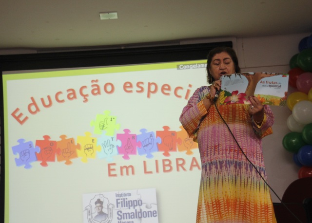 Escola ribeirinha realiza festival de leitura e incentiva hábito de ler