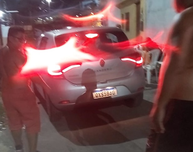 Mulher dá à luz dentro de carro de aplicativo em Manaus